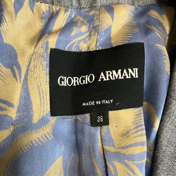 Giorgio Armani Classic Gray Blazer with beautiful silk lining - Picture 4 of 6